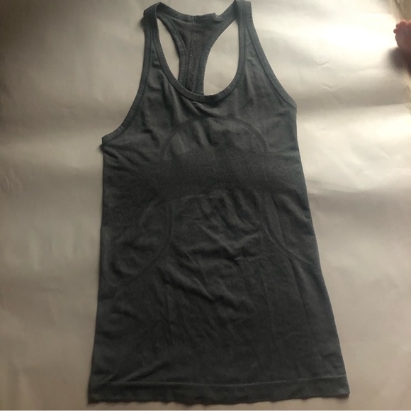 ❤️Lululemon Grey Run Swiftly Tech Racerback Tank Top Size 4 - Picture 1 of 5